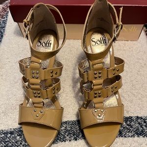 Sofft Castello Sand Patent size 7.5 M in original box